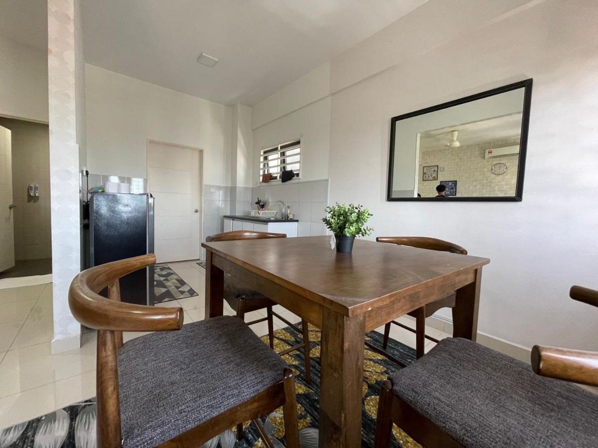 Apartemen 1000 m² dengan 3 kamar tidur dan 2 kamar mandi pribadi di Batu Burok Kuala Terengganu Bagian luar foto